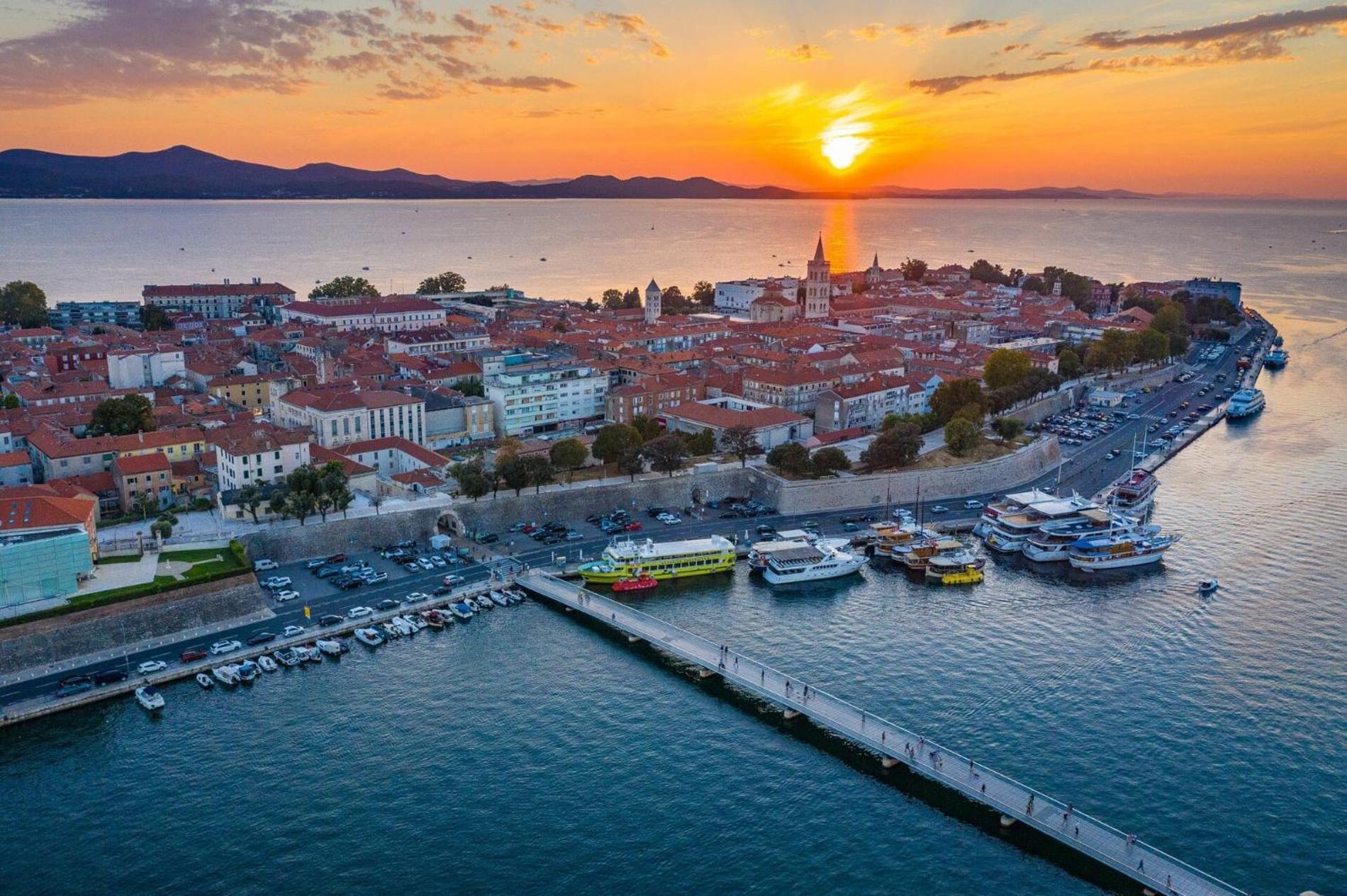 Luma Luxury Apartment With Jacuzzi Zadar Exterior photo